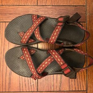 chaco sandals in excellent condition, red, size 8